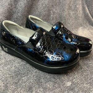 Alegria Keli Azure Slip On Comfort Shoe US 7 or 7.5 Blue Black Patent Le…